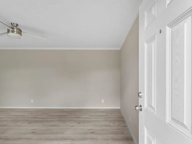 121 feather dr, georgetown, sc 29440 interior home features