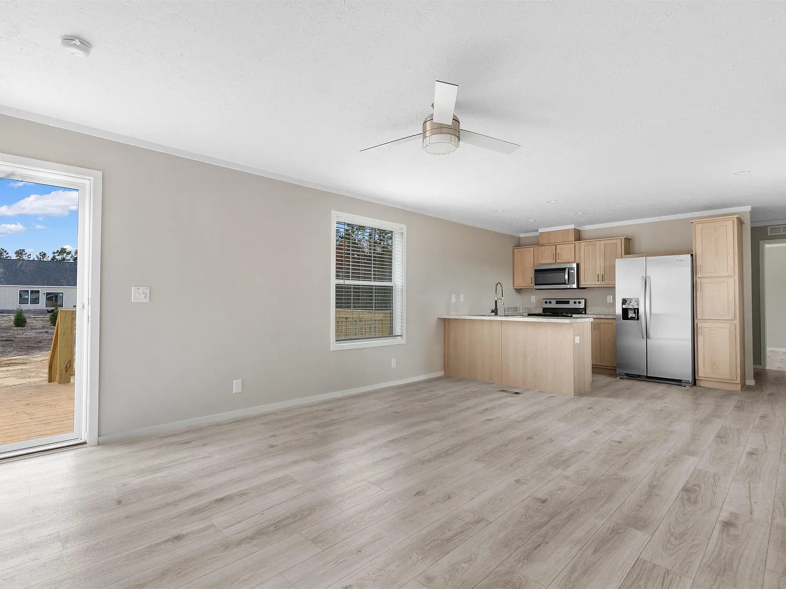 121 feather dr, georgetown, sc 29440 interior home features