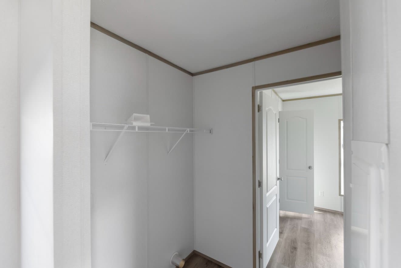 Phoenix 16763a interior home features