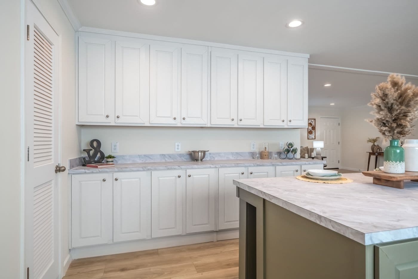 Uwharrie kitchen home features