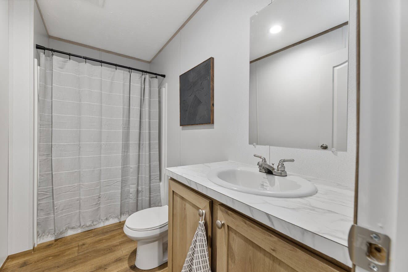 Phoenix 32563a bathroom home features