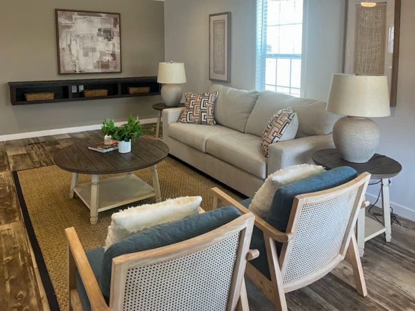 Lavonia interior home features