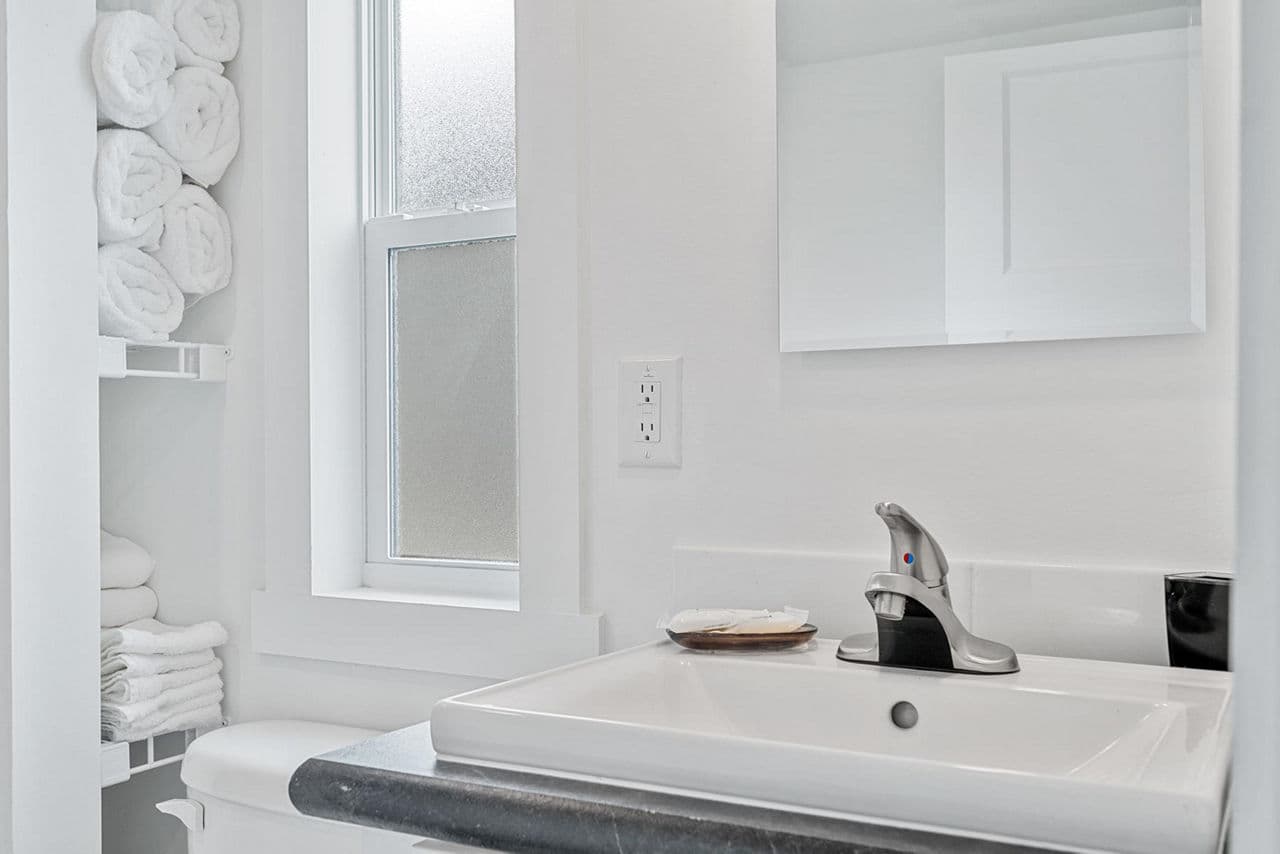 Park model 4110l bathroom home features