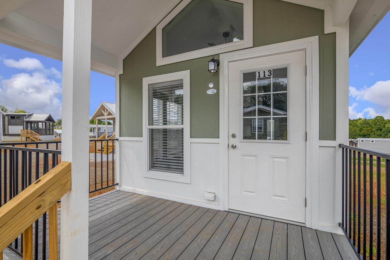 Park model 528 070 exterior home features