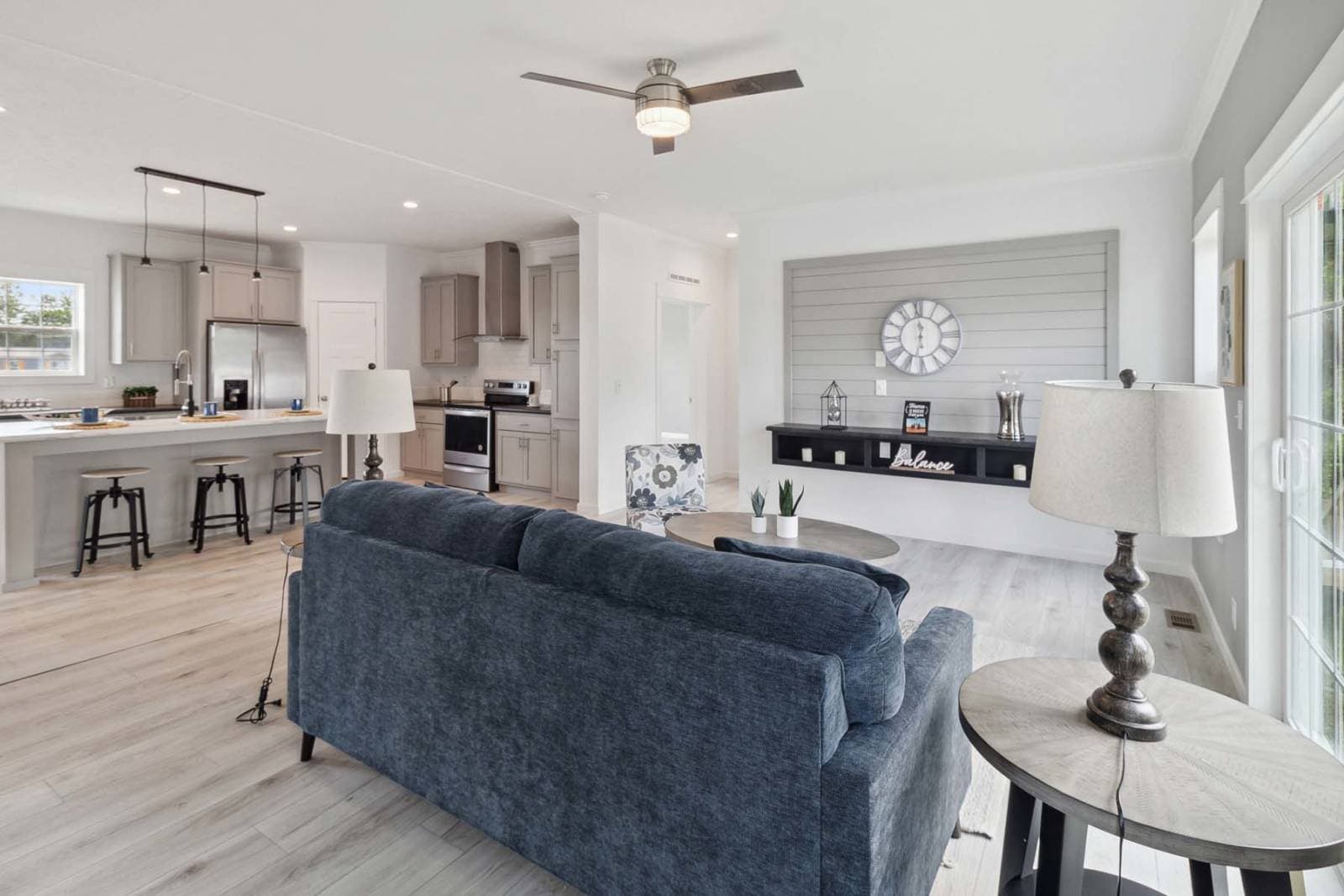 Ironclad 3276-21 interior home features