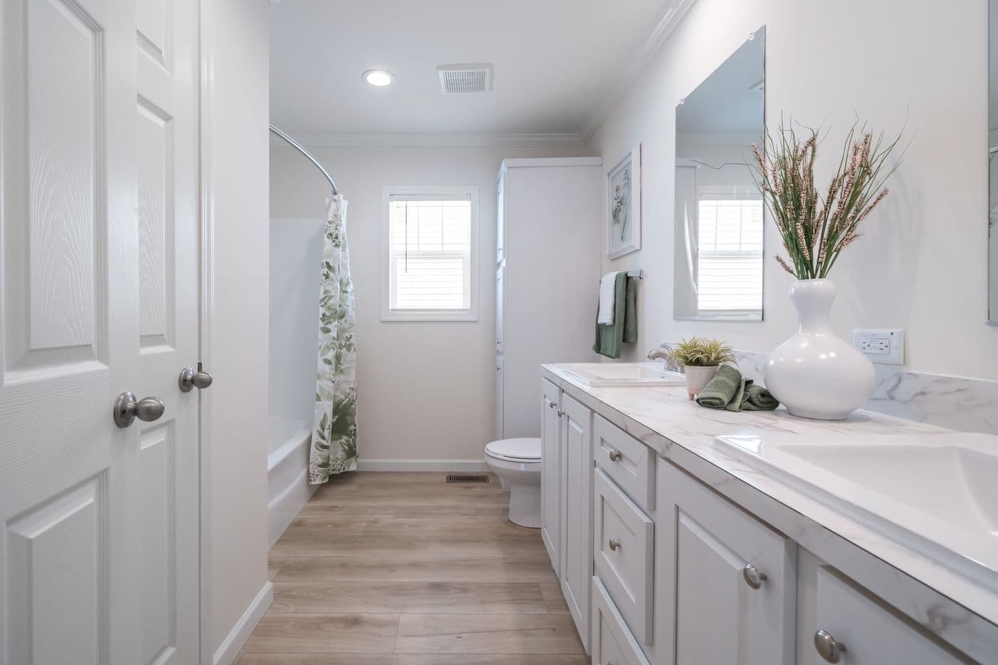 Uwharrie bathroom home features