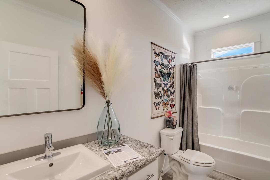 Ironclad 3260-05 bathroom home features