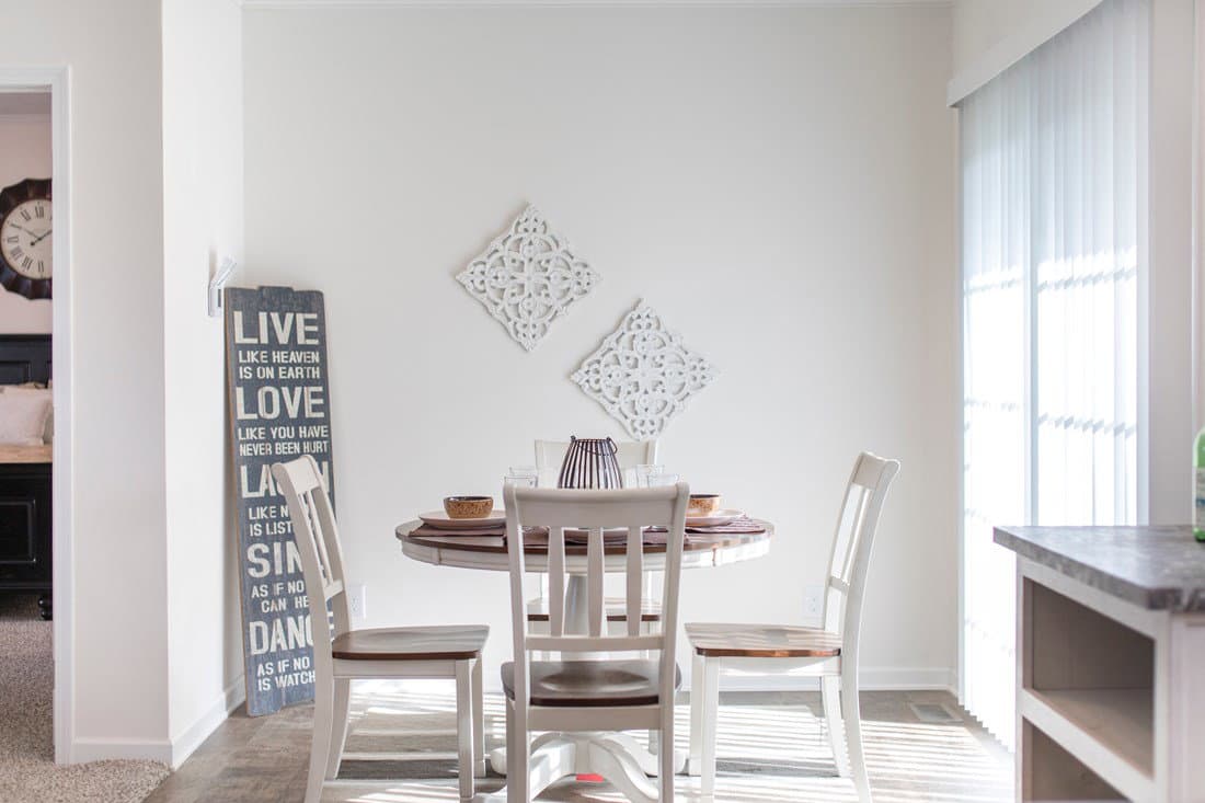 3558 jamestown interior home features