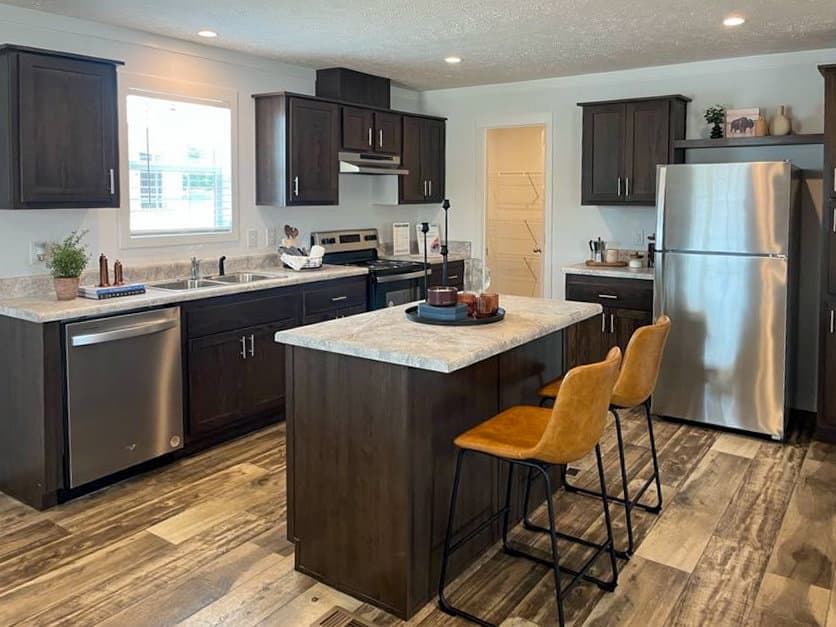 Lavonia kitchen home features