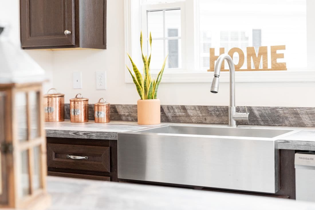 1444 carolina kitchen home features