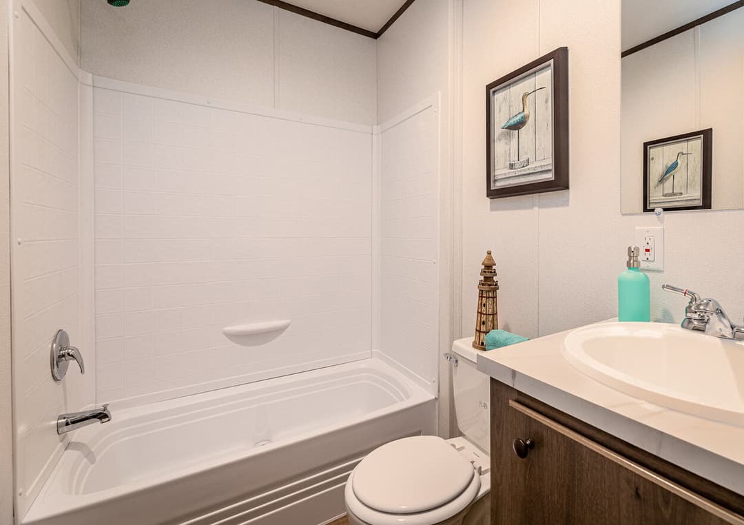 Phoenix 16663a bathroom home features