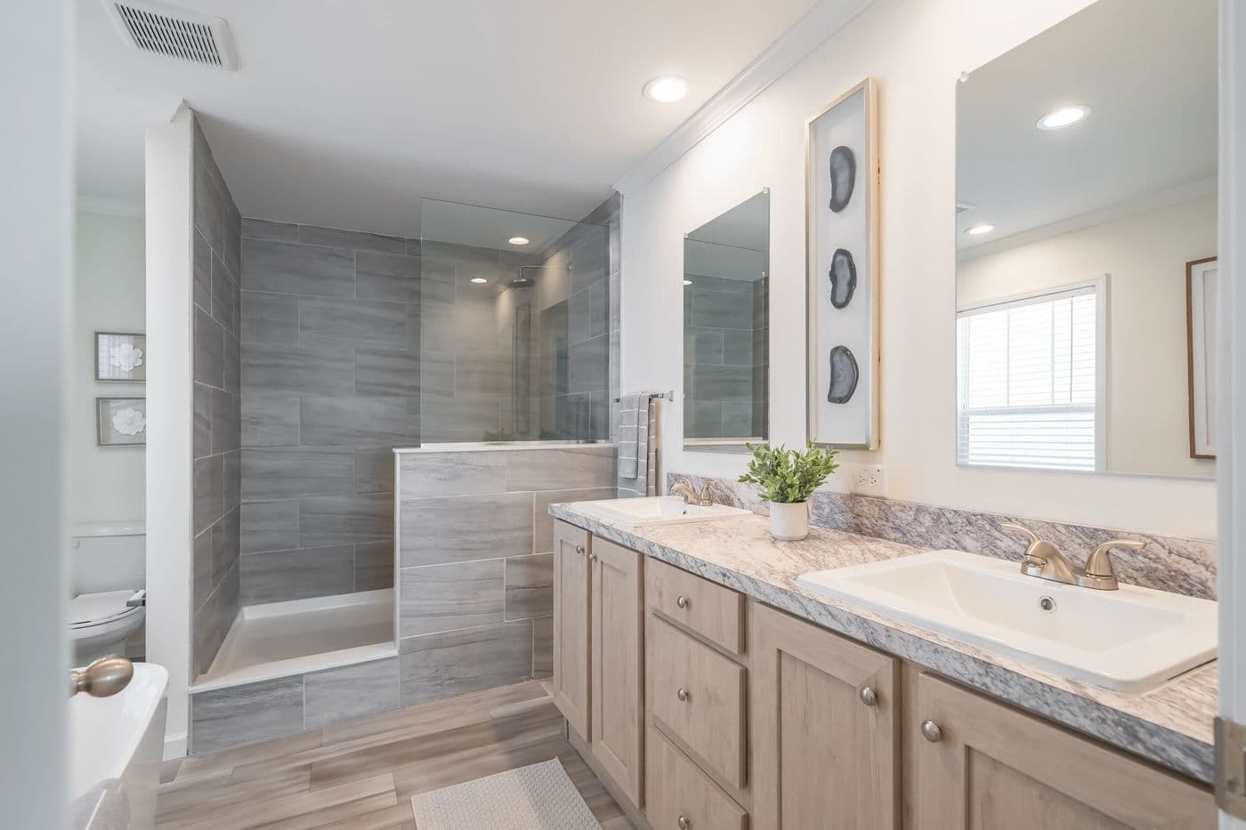 River bathroom home features