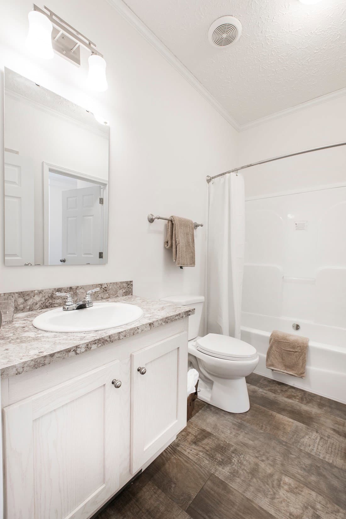 3558 jamestown bathroom home features