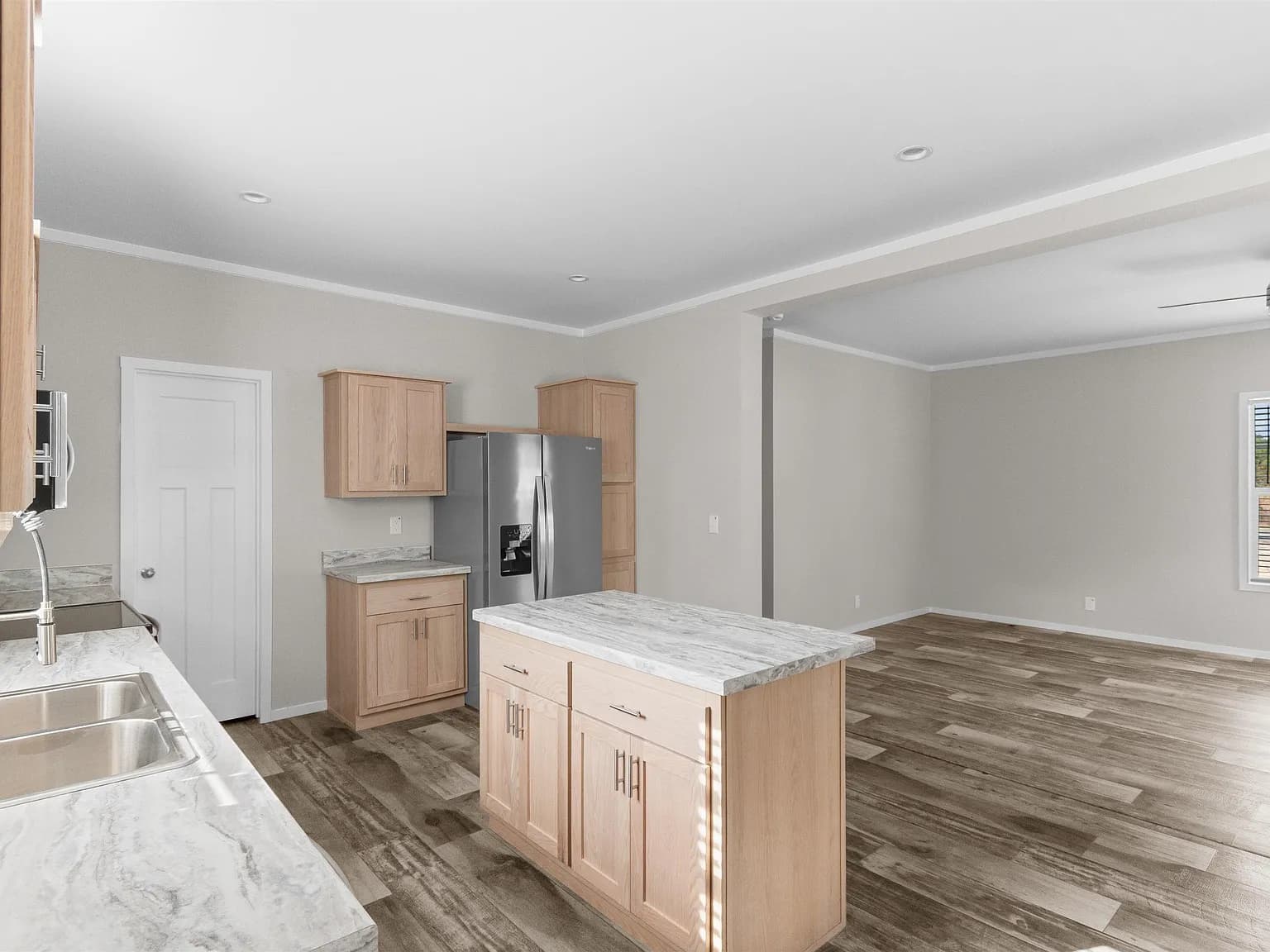 101 feather dr, georgetown, sc 29440 kitchen home features