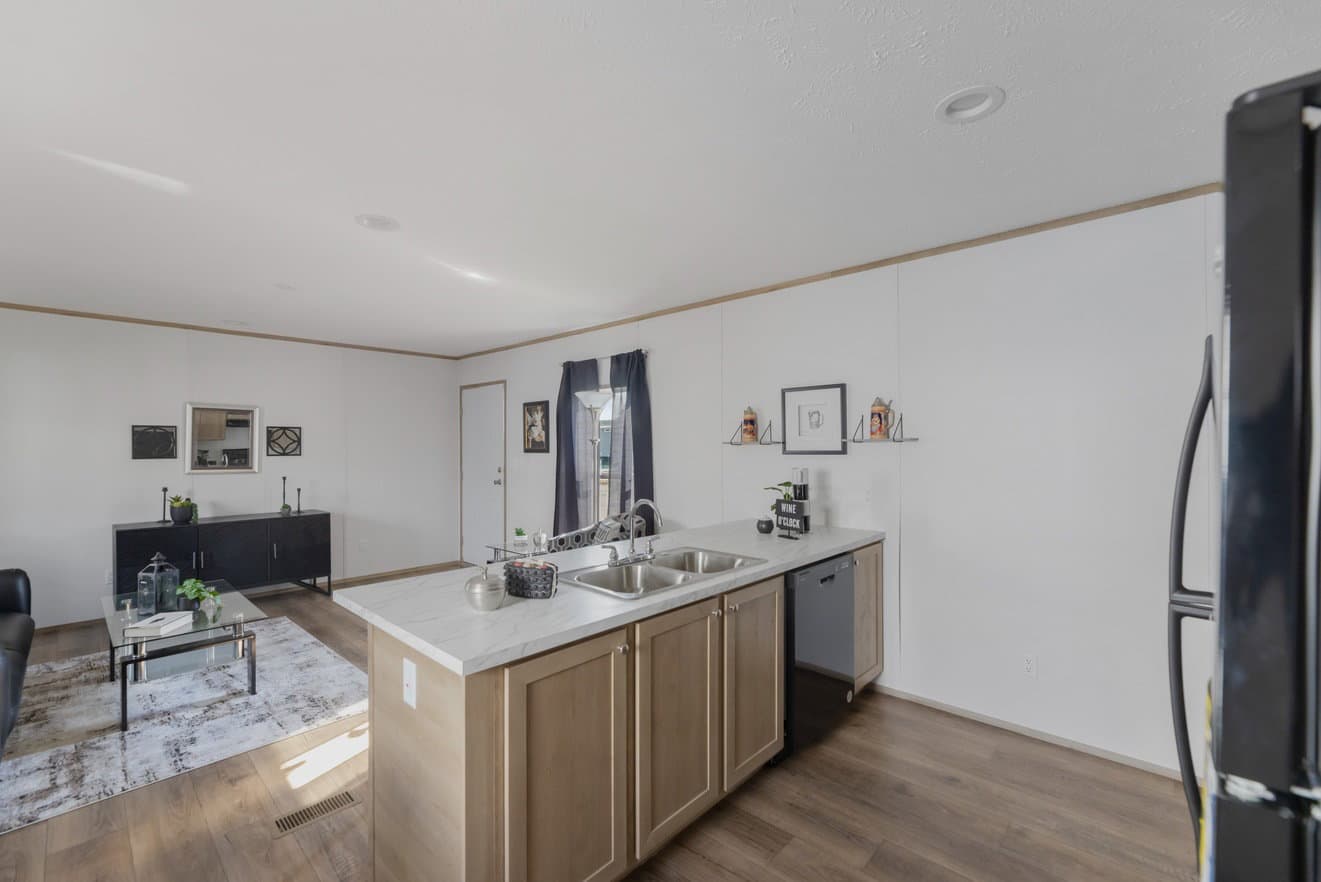 Phoenix 16763a kitchen home features