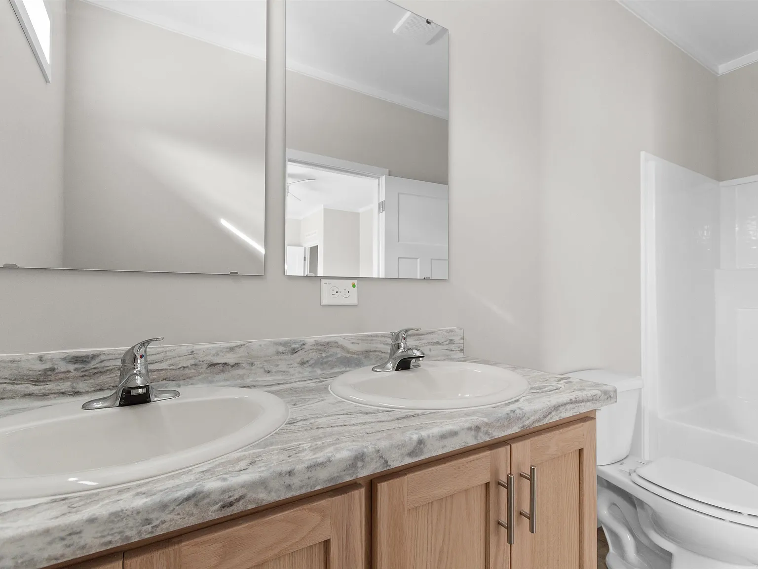 101 feather dr, georgetown, sc 29440 bathroom home features