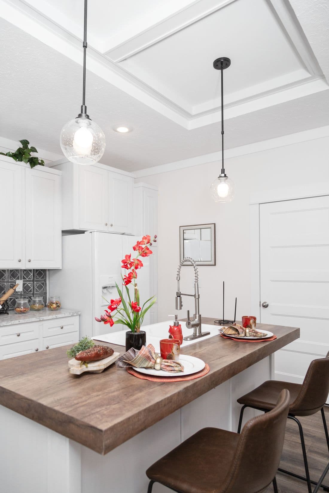 1439 carolina "magnolia" interior home features