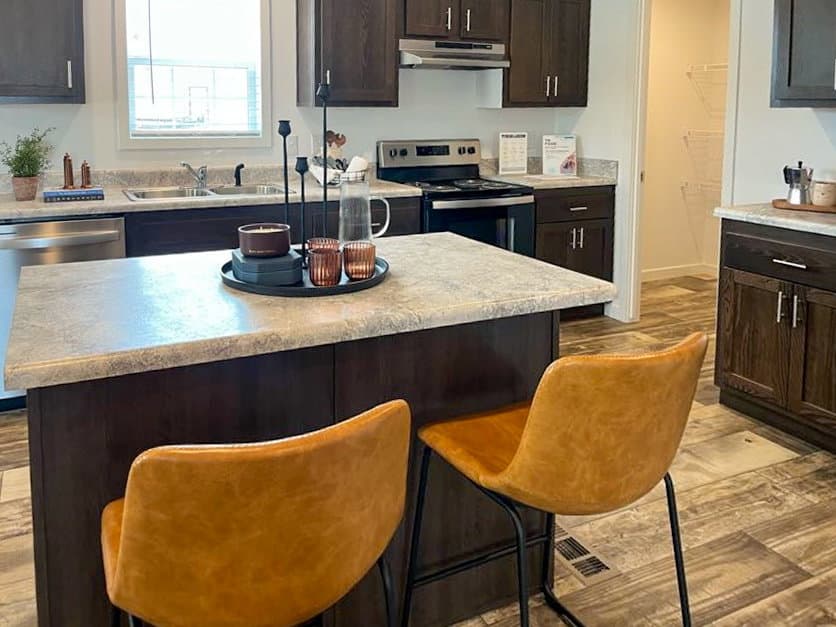 Lavonia kitchen home features