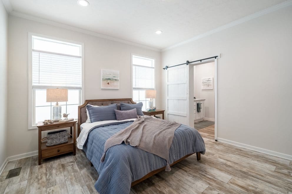 The cottage mod bedroom home features