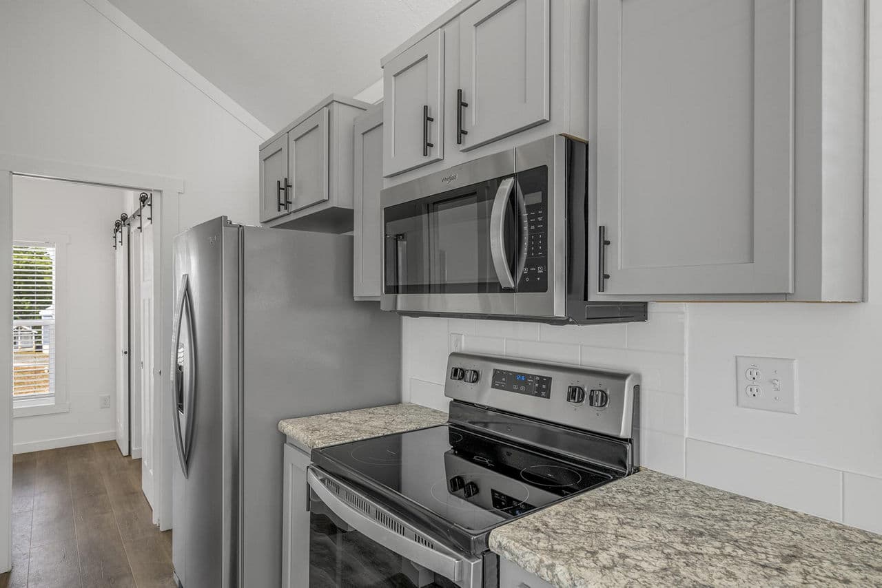 Park model 528 070 kitchen home features