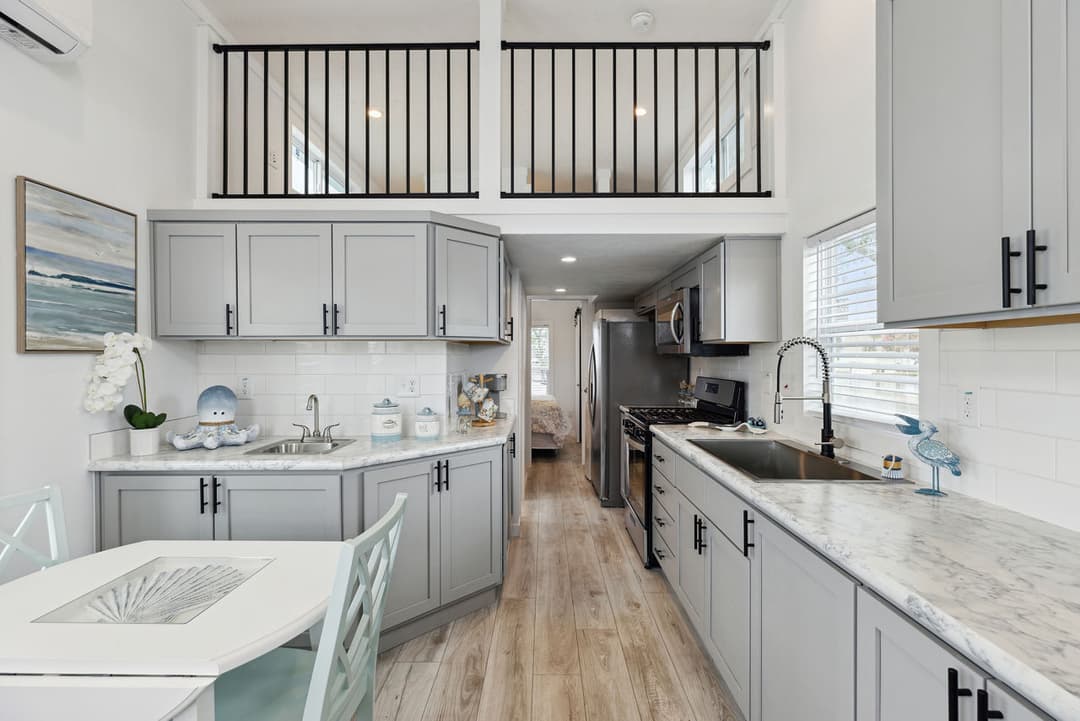 Aps 528-sl 070 interior home features