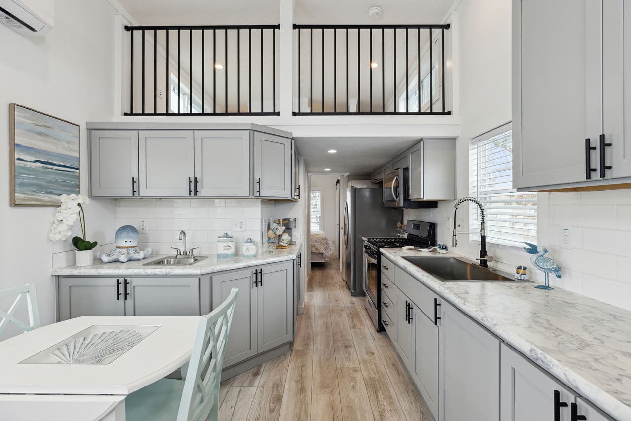 Aps 528-sl 070 interior home features