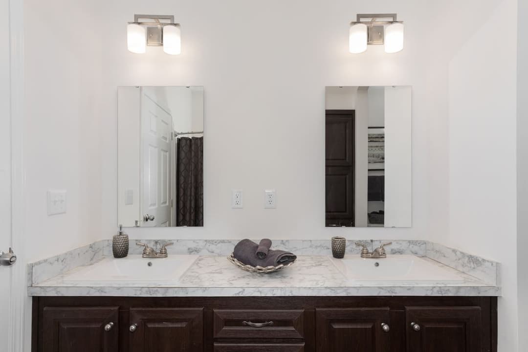 1444 carolina bathroom home features
