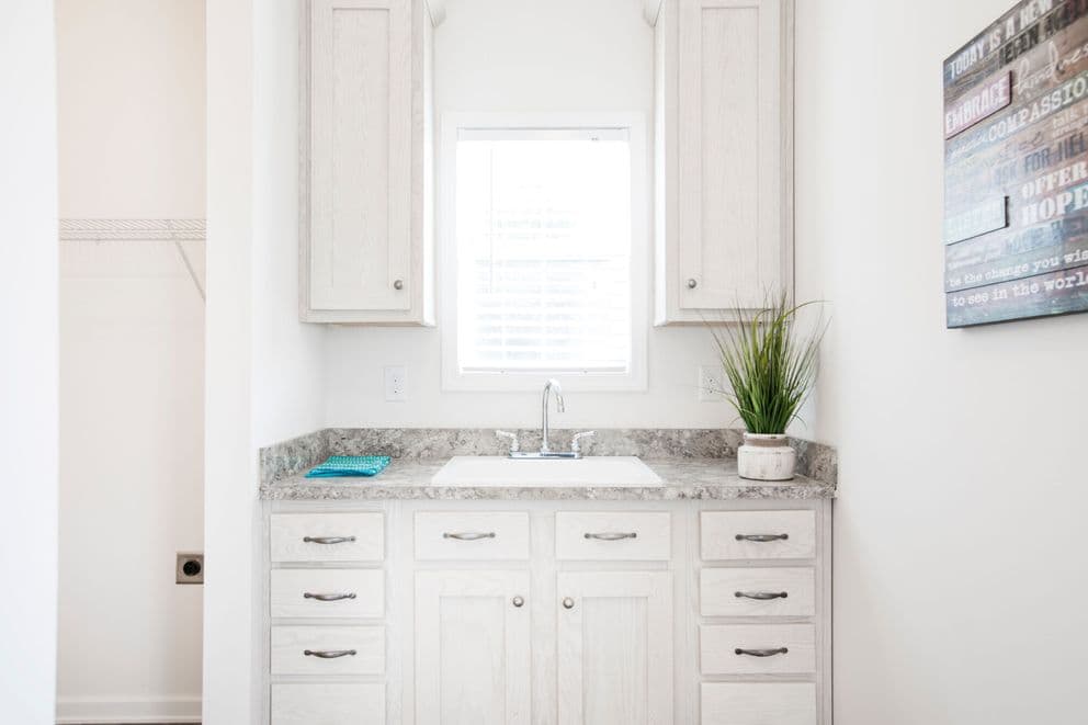 The whitecap hud bathroom home features