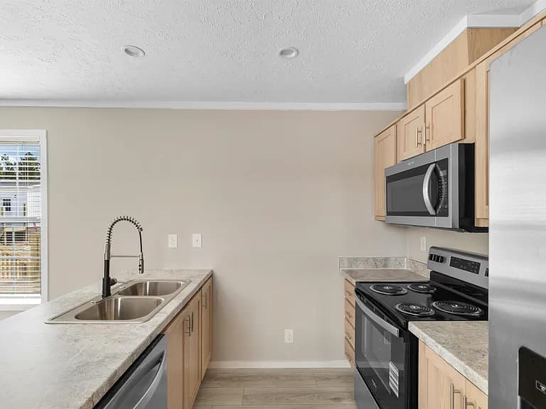 121 feather dr, georgetown, sc 29440 kitchen home features