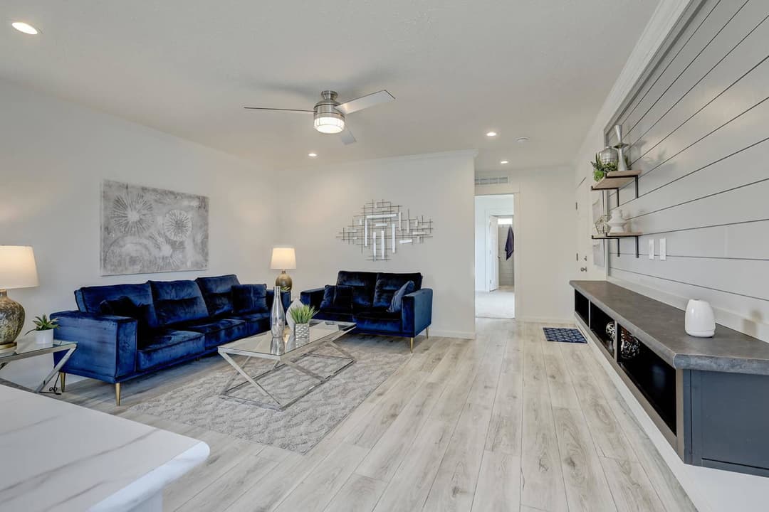 Ironclad 1676-15 interior home features