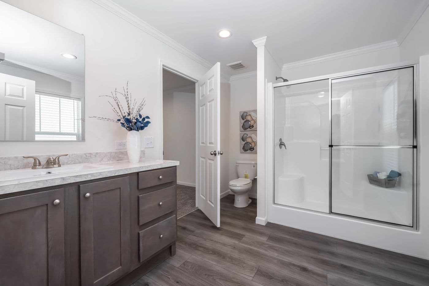 Pinehaven bathroom home features