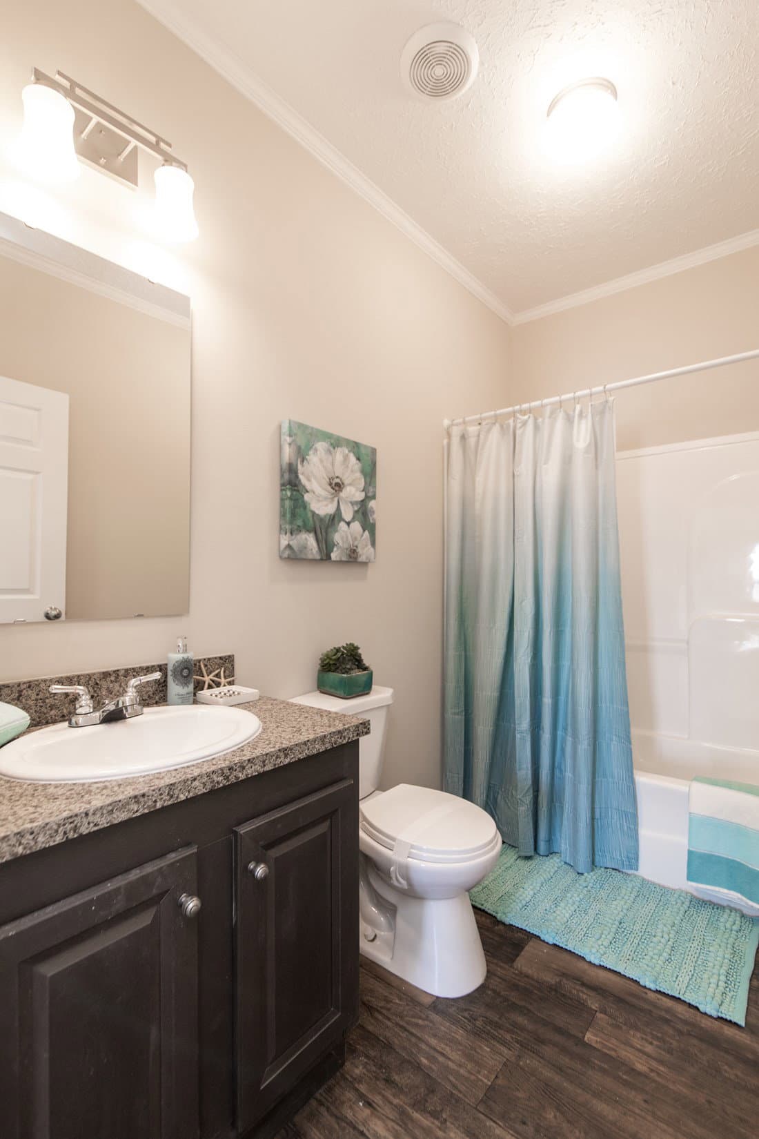 5520 sweet one bathroom home features