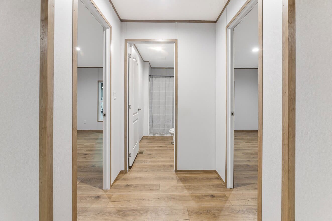 Phoenix 32563a interior home features