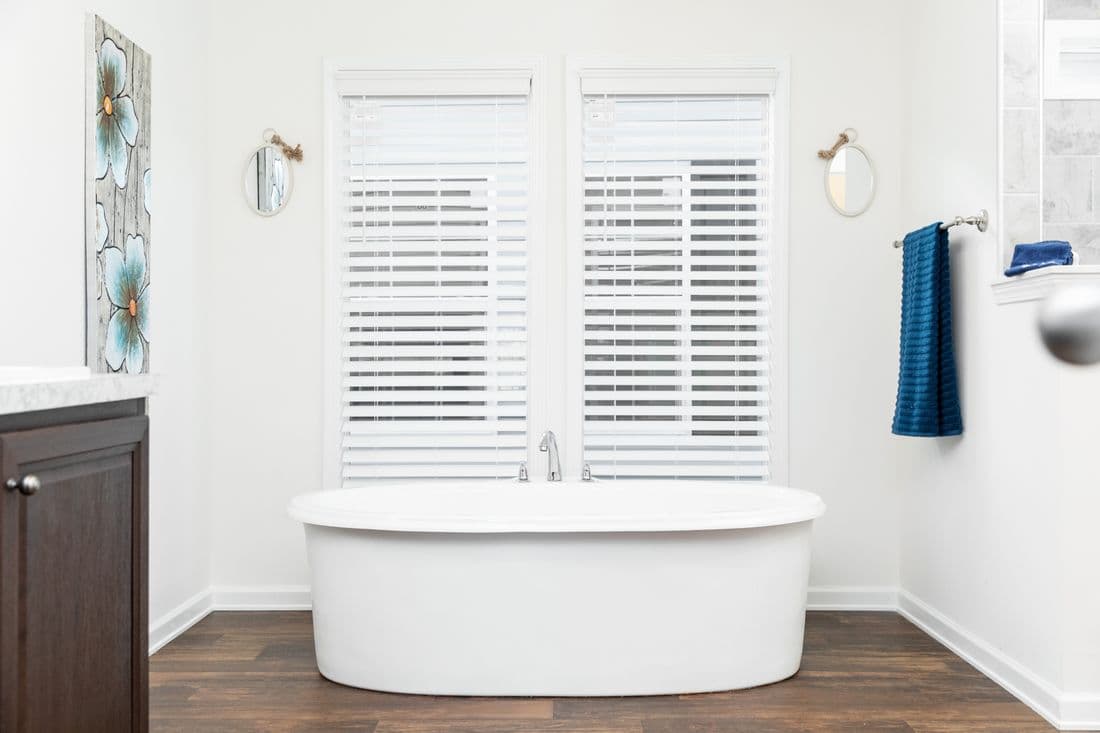 1321 classic bathroom home features