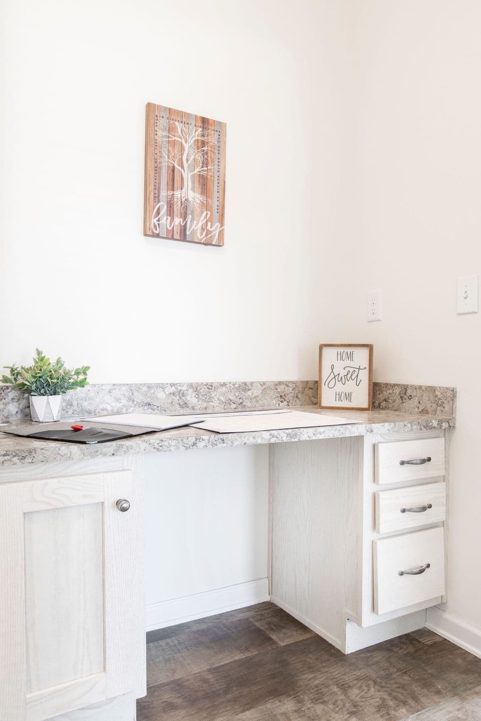 The whitecap hud interior home features