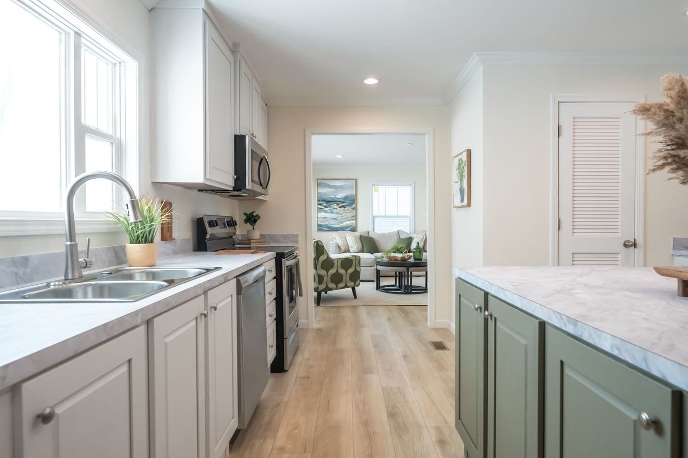 Uwharrie kitchen home features