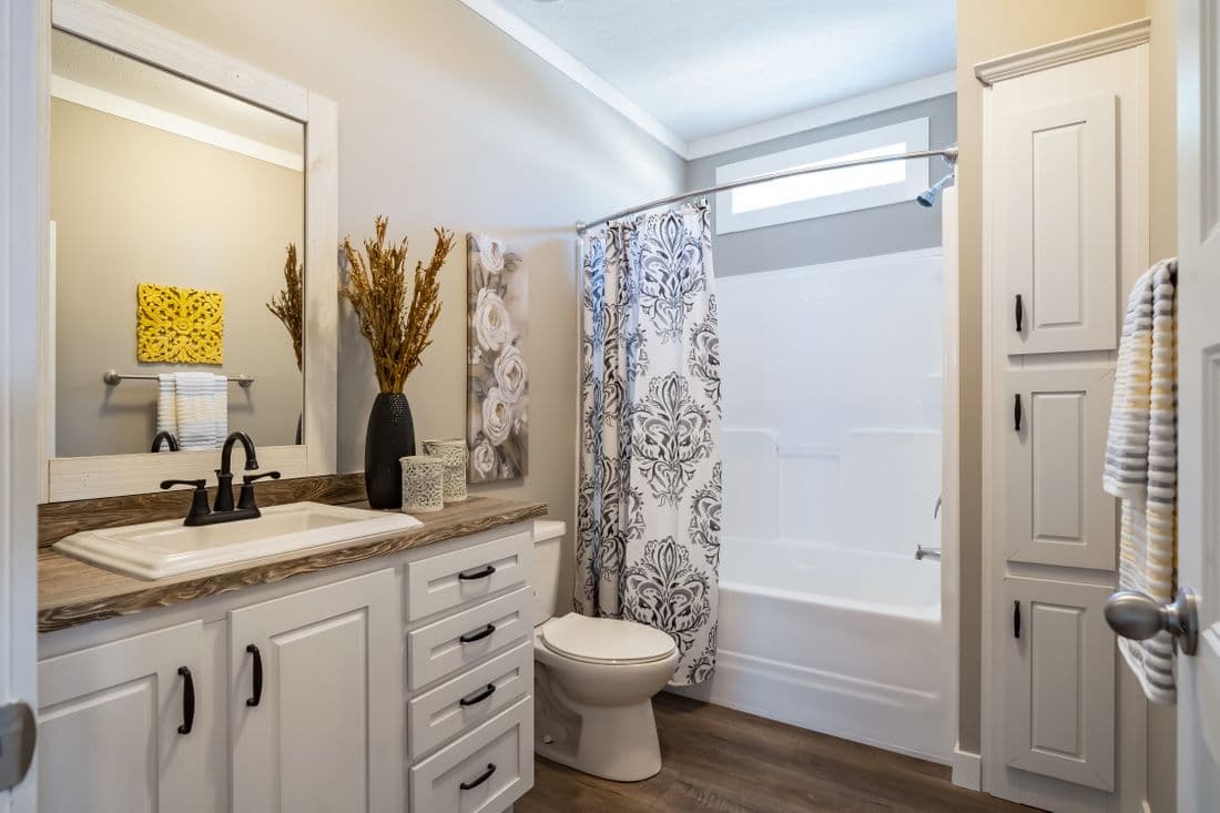 1434 carolina "southern belle" bathroom home features