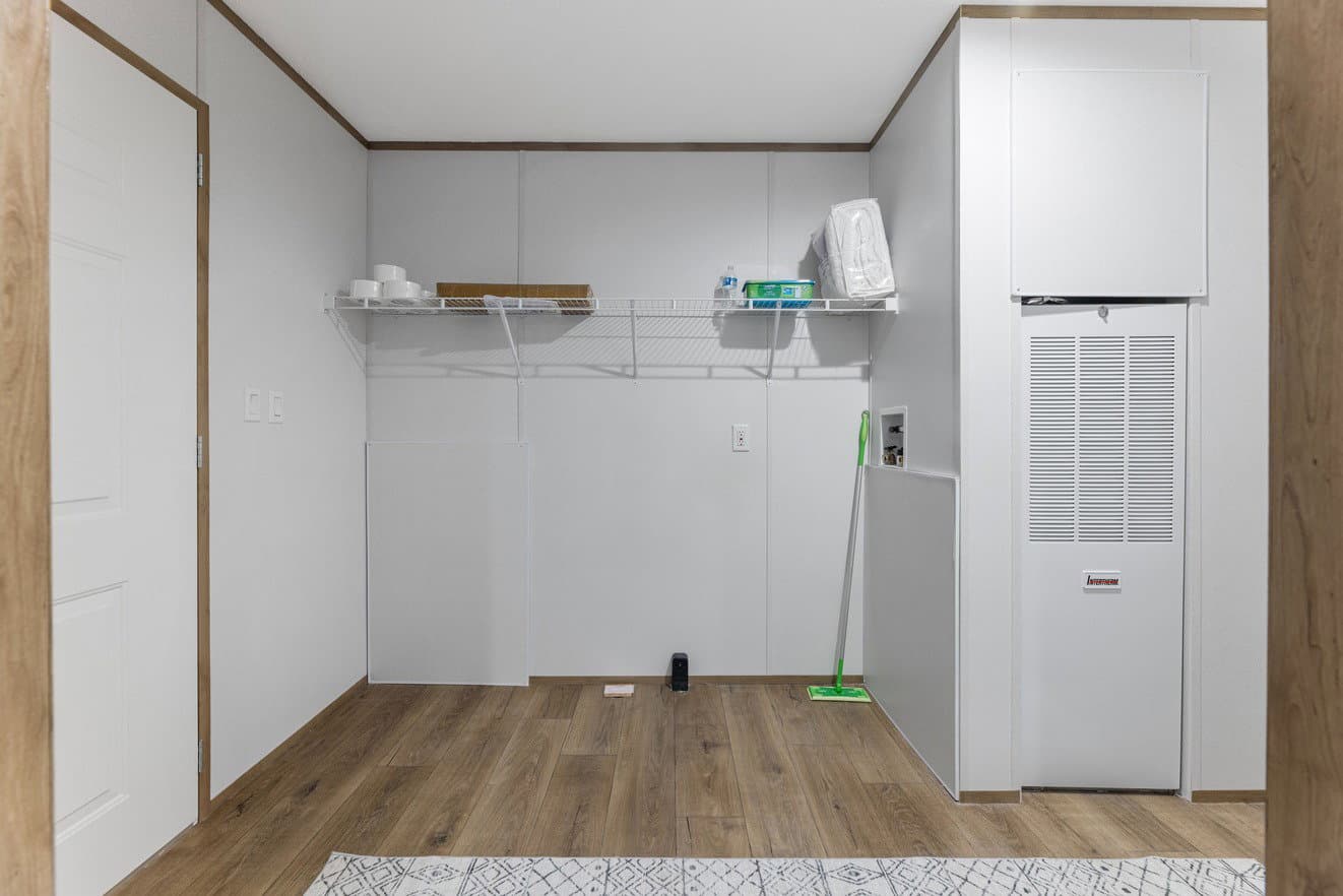 Phoenix 32563a interior home features