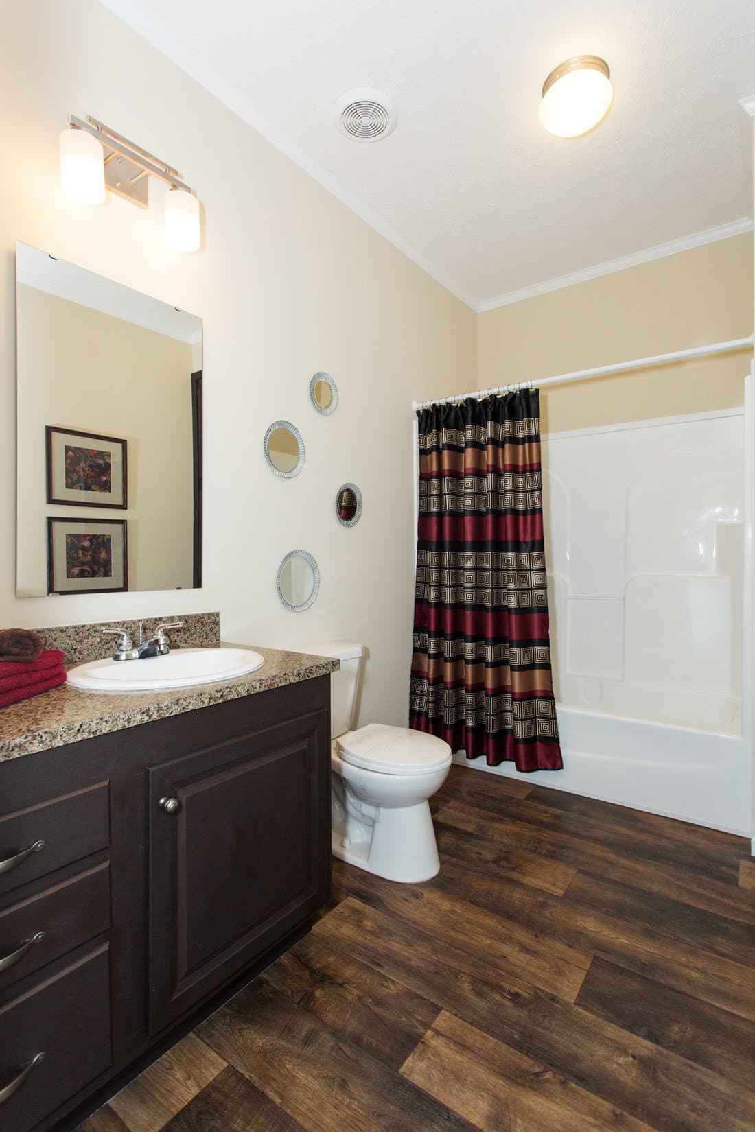 5521 sweet one bathroom home features