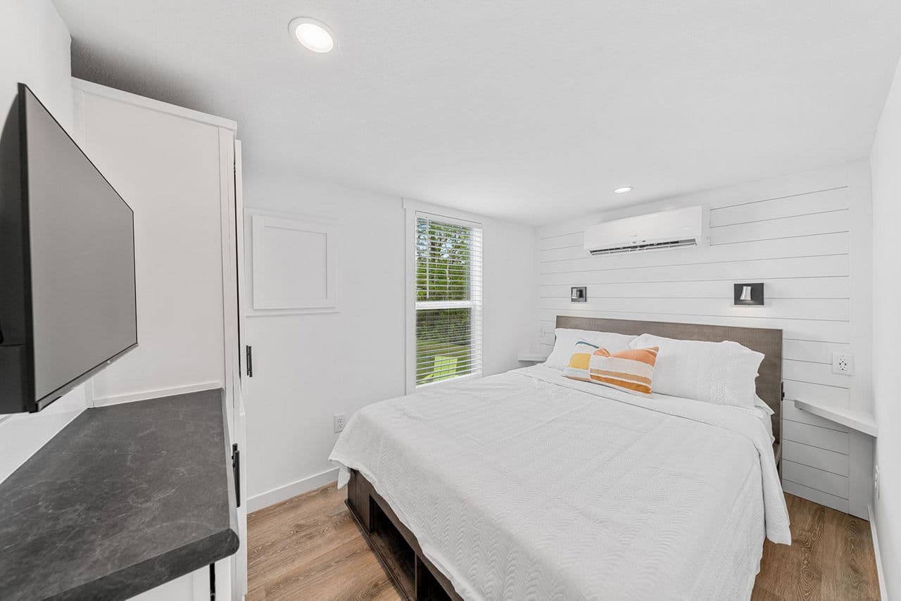 Park model 4110 bedroom home features