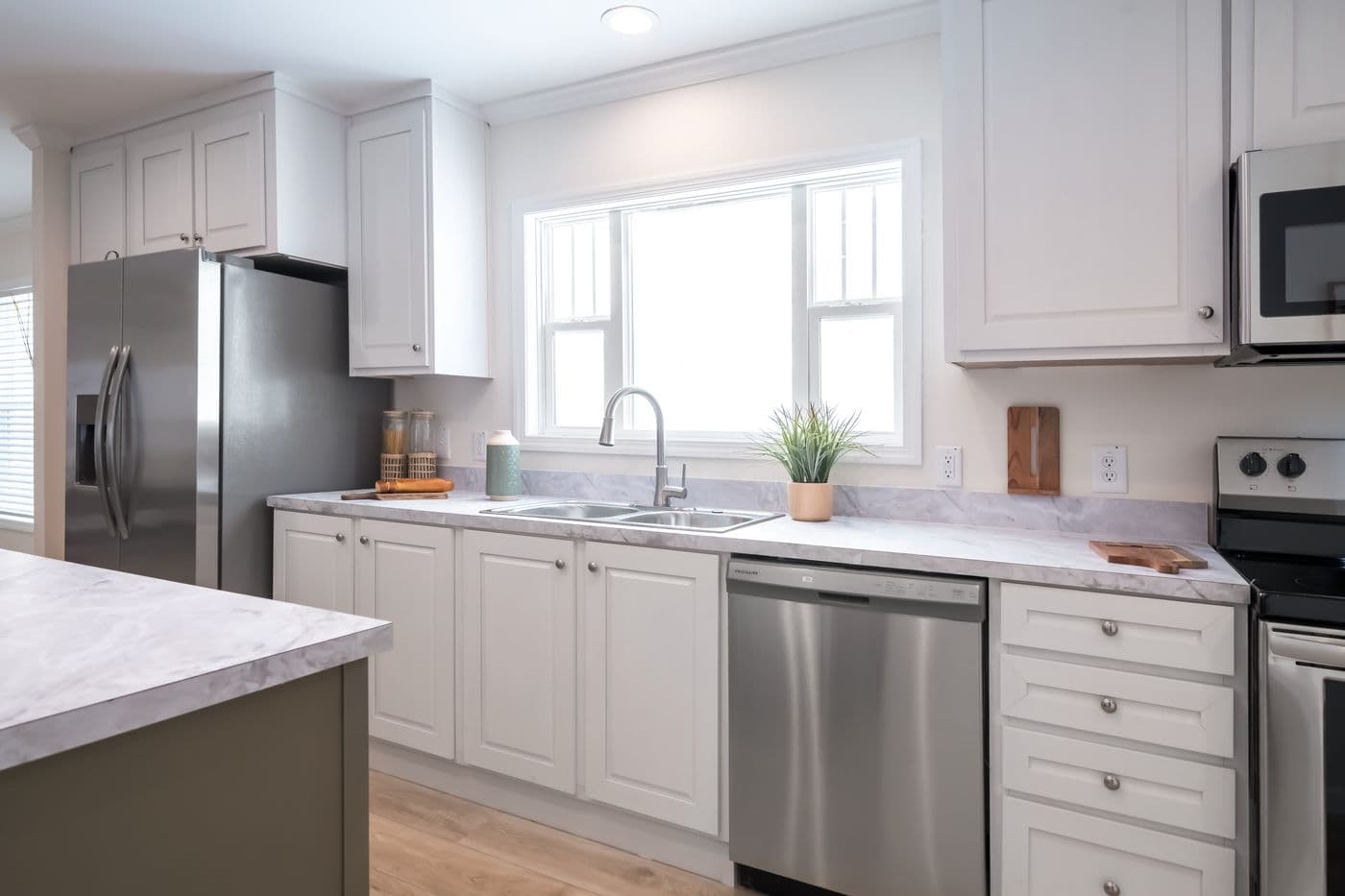 Uwharrie kitchen home features