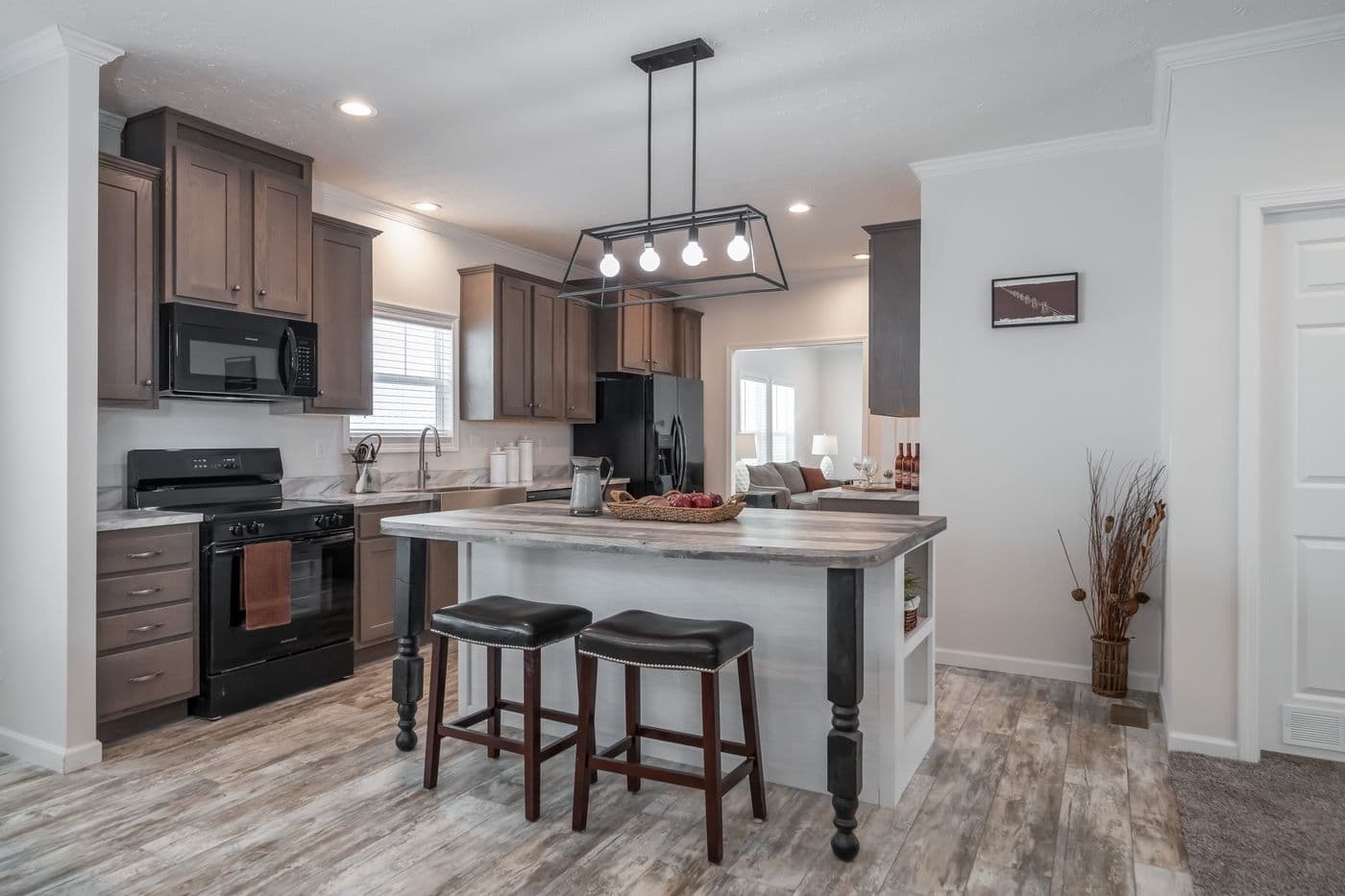 4872 enterprise 32x76 hud kitchen home features