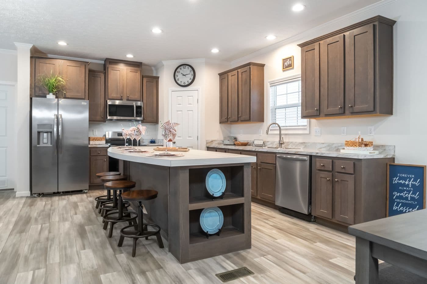 3542 hud 56x28 cavalier select kitchen home features