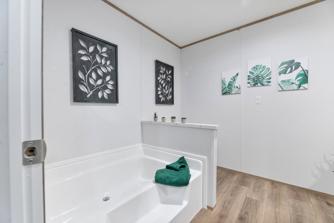 Augusta 16562a bathroom home features