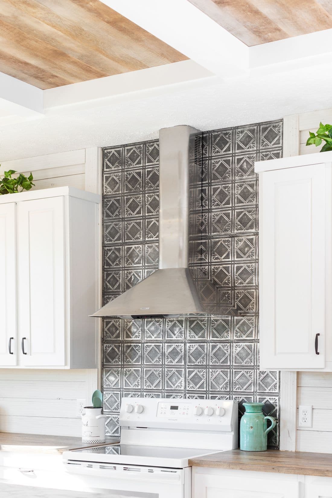 Winyah bay kitchen home features