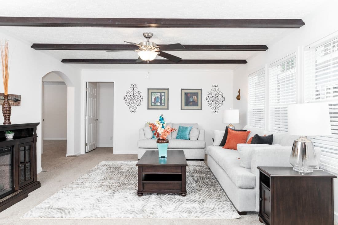 3321 classic interior home features