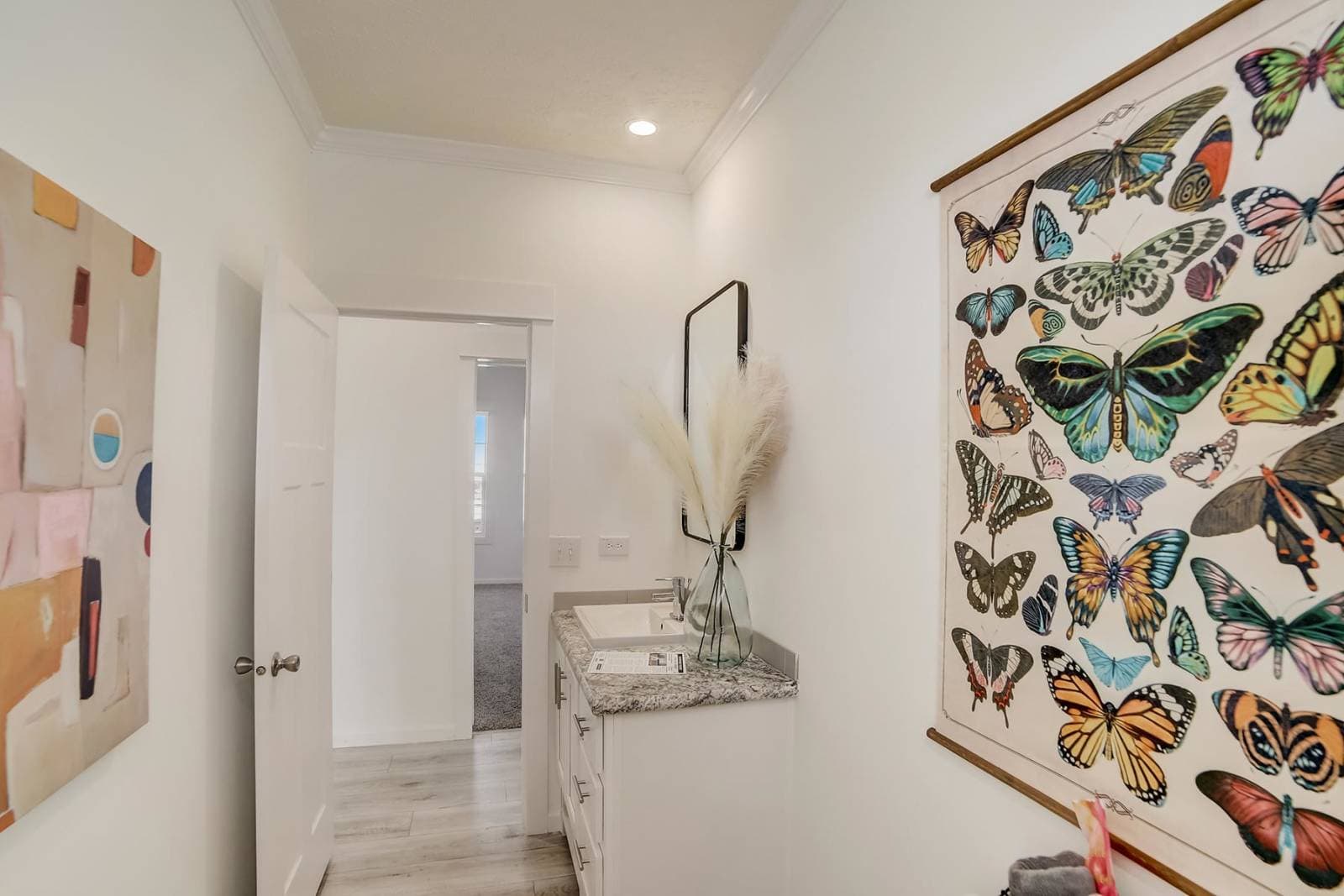 Ironclad 3260-05 bathroom home features