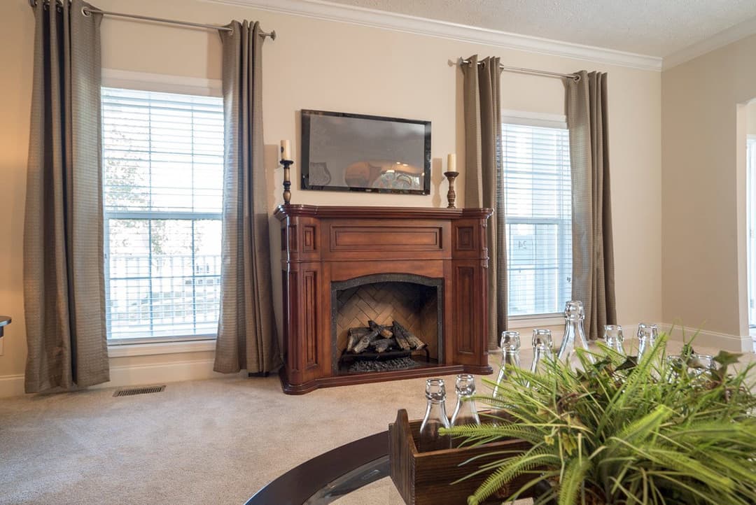 3545 jamestown interior home features