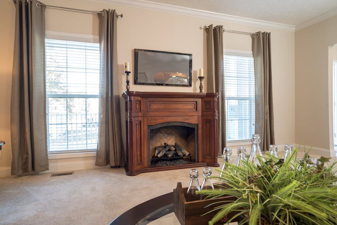 3545 jamestown interior home features