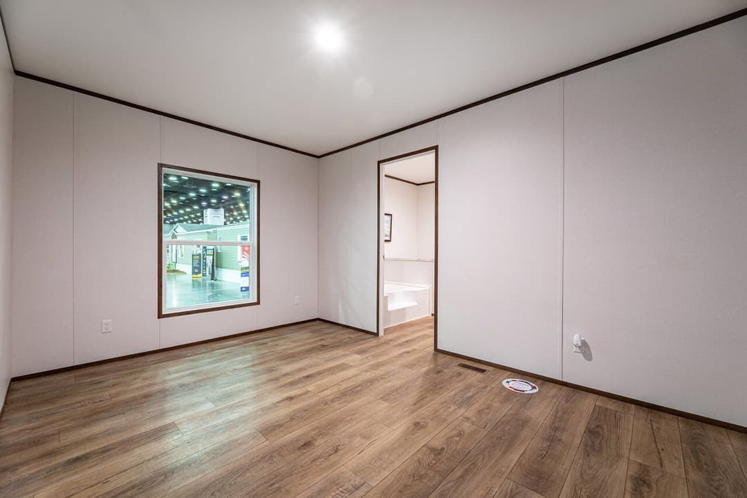 Phoenix 16663a bedroom home features